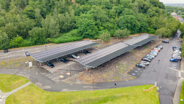 Ombrières solaires : le parking devient une centrale citoyenne